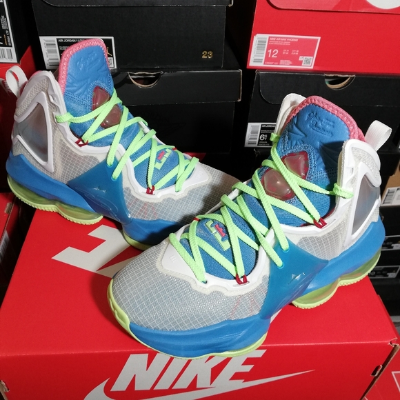 NIKE AIR LEBRON 19 WOMEN US SIZE 7.5 WORE 3 TIMES ONLY NO BOX DUE ITS DAMAGED - Picture 9 of 13